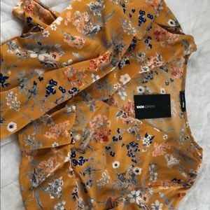 Floral long-sleeved crop top